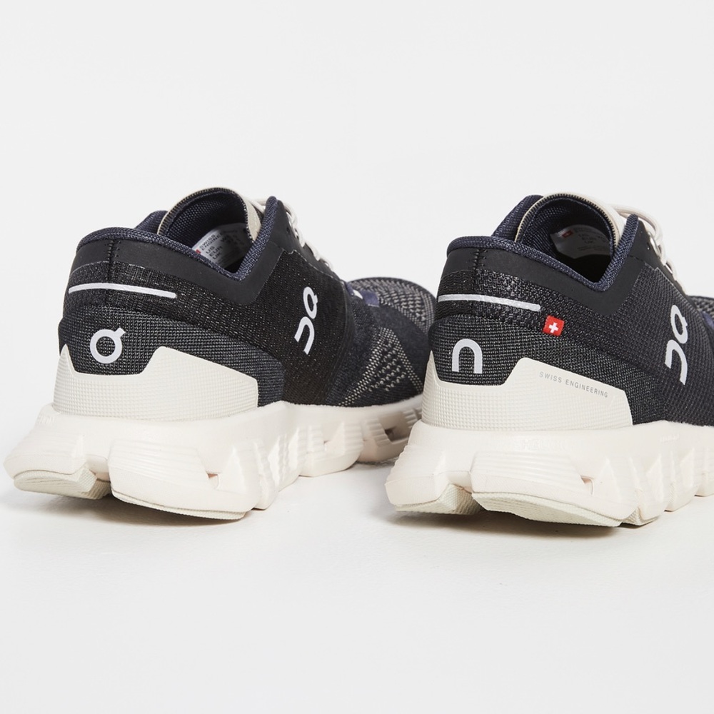 On Cloud X Sneakers women 6 used